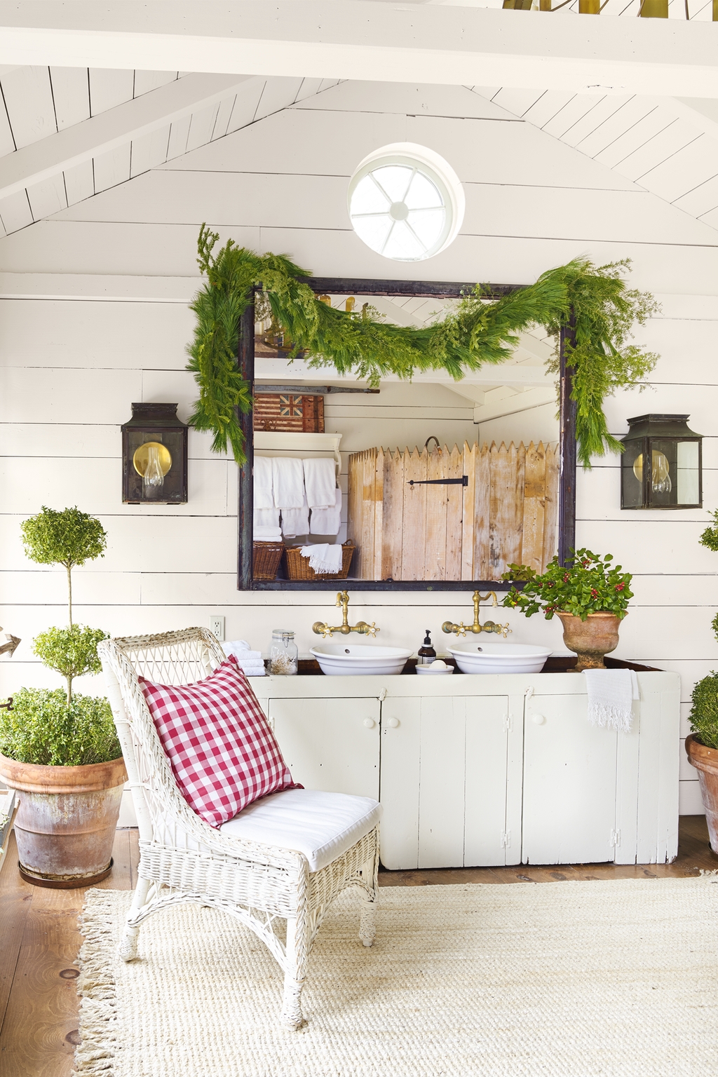 Awesome Winter Bathroom Decor You Need To Have 06 Sweetyhomee