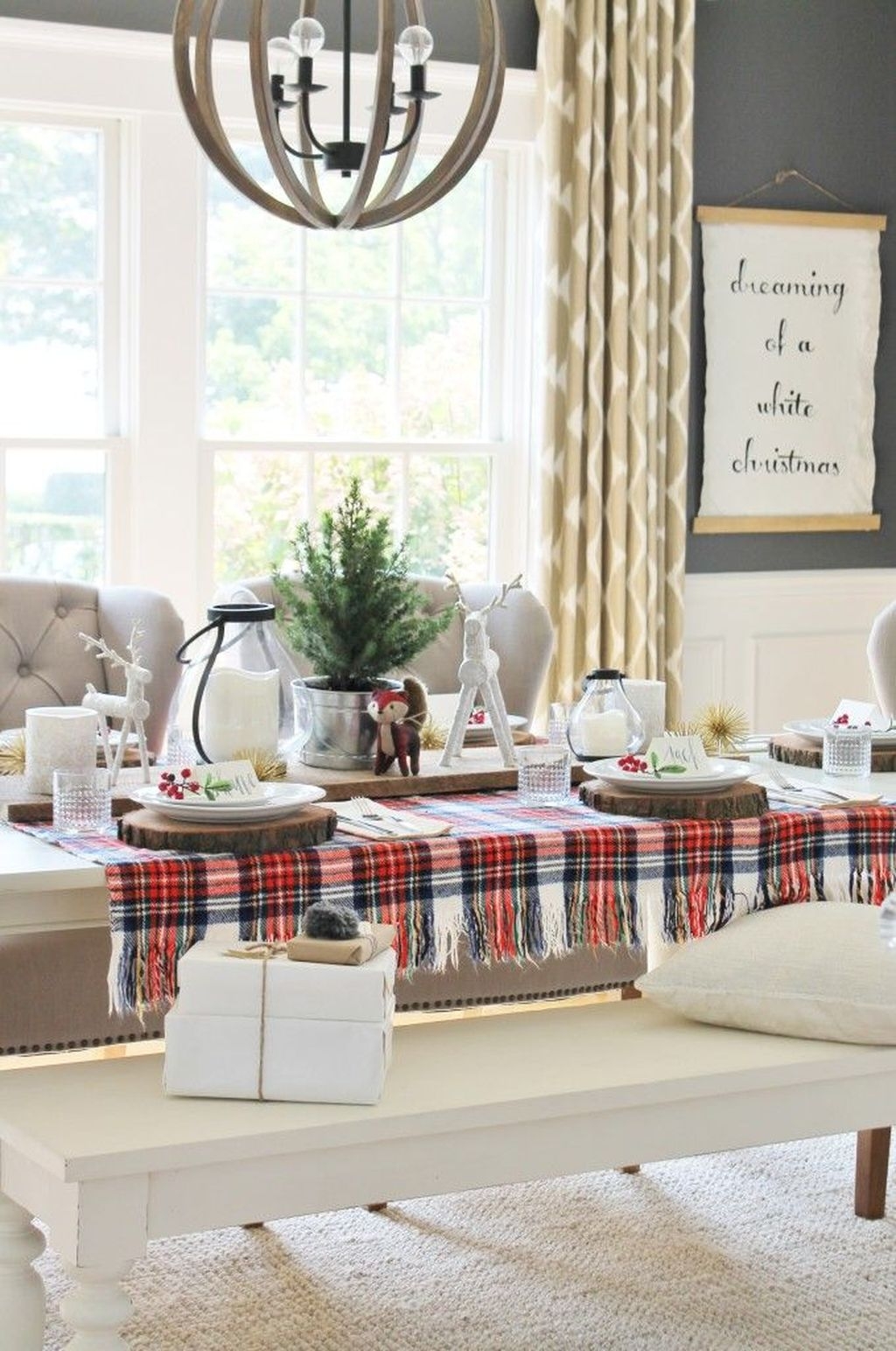 50 Beautiful Christmas Dining Room Decor Ideas Should You Apply This ...