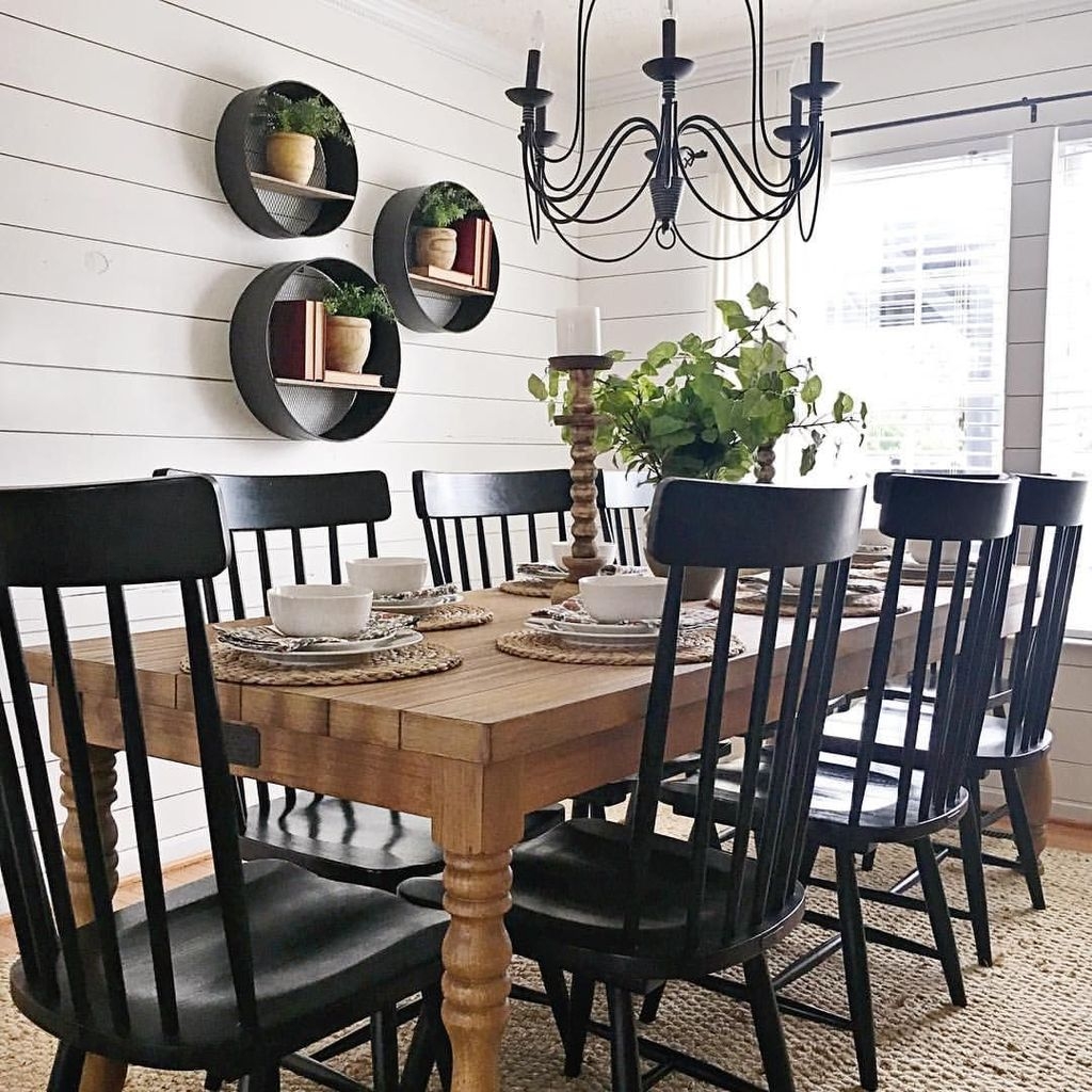 Choosing The Right Farmhouse Dining Room Table 03 