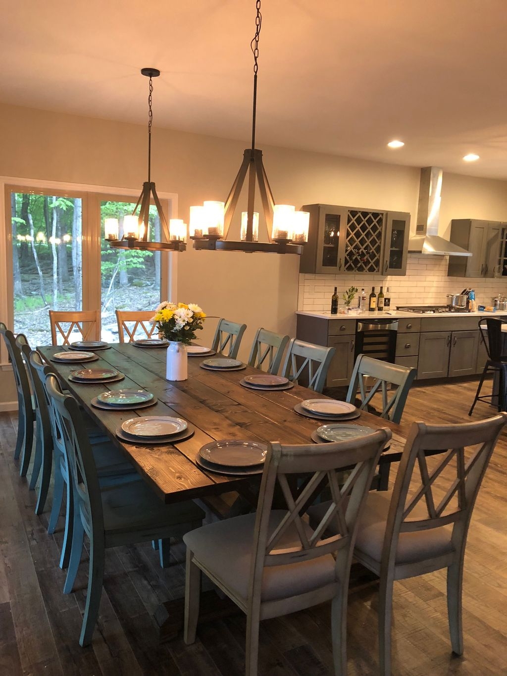Choosing The Right Farmhouse Dining Room Table 19 
