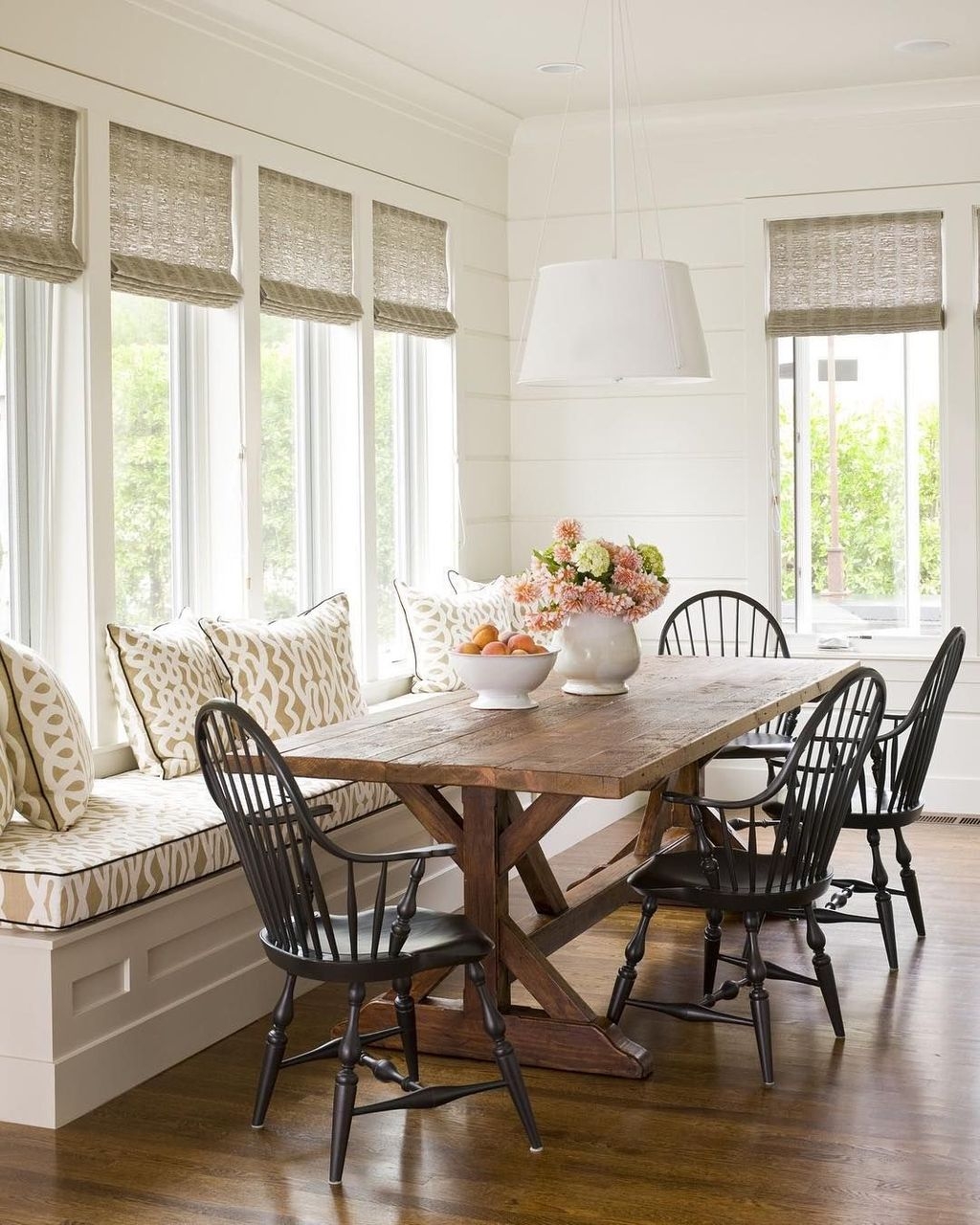 Choosing The Right Farmhouse Dining Room Table SWEETYHOMEE