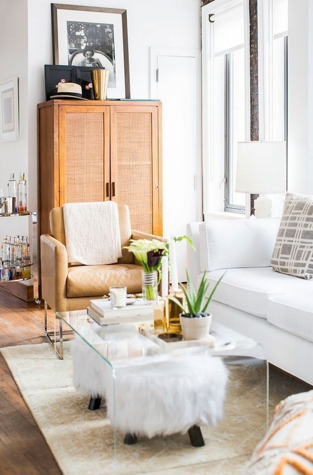 Popular Modern Coffee Table Ideas For Living Room 31 - SWEETYHOMEE