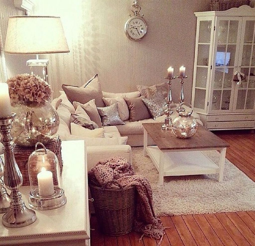 Stunning Romantic Living Room Decor 32 - SWEETYHOMEE