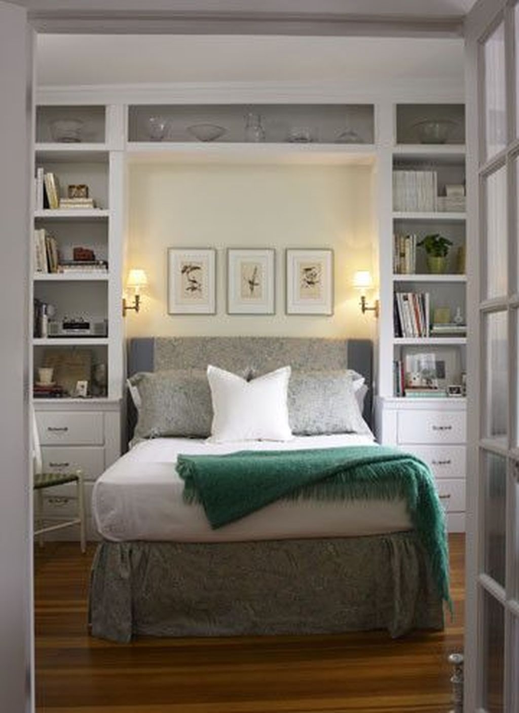 small-master-bedroom-design-with-elegant-style-27-sweetyhomee