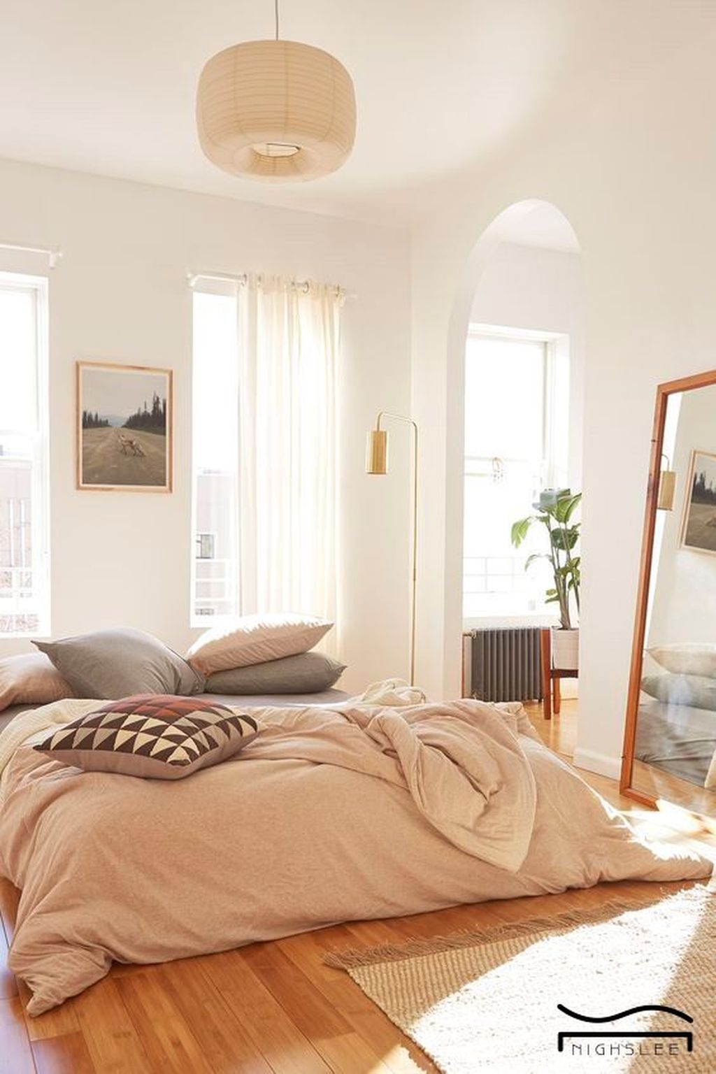 Minimalist Scandinavian Bedroom Decor Ideas 17 - SWEETYHOMEE