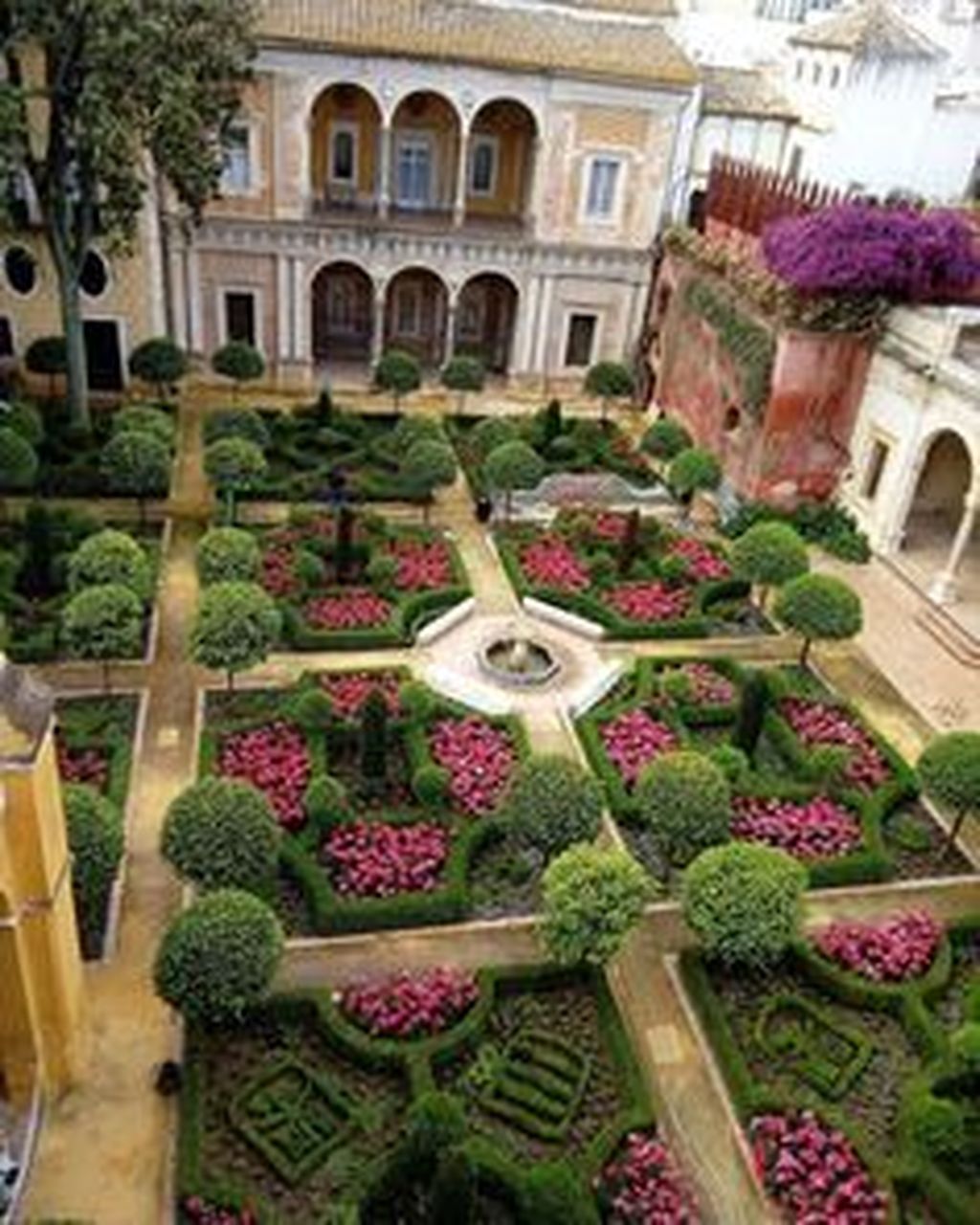 35 Beautiful Formal Garden Design Ideas - SWEETYHOMEE