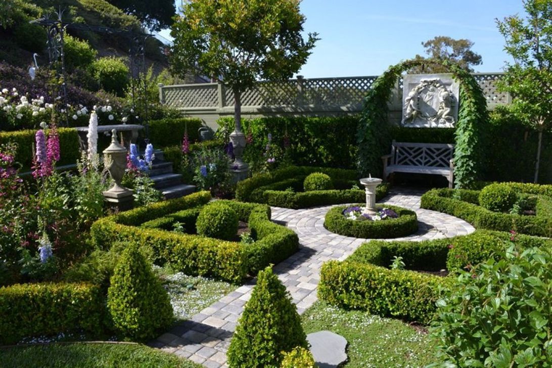 Beautiful Formal Garden Design Ideas 33 1