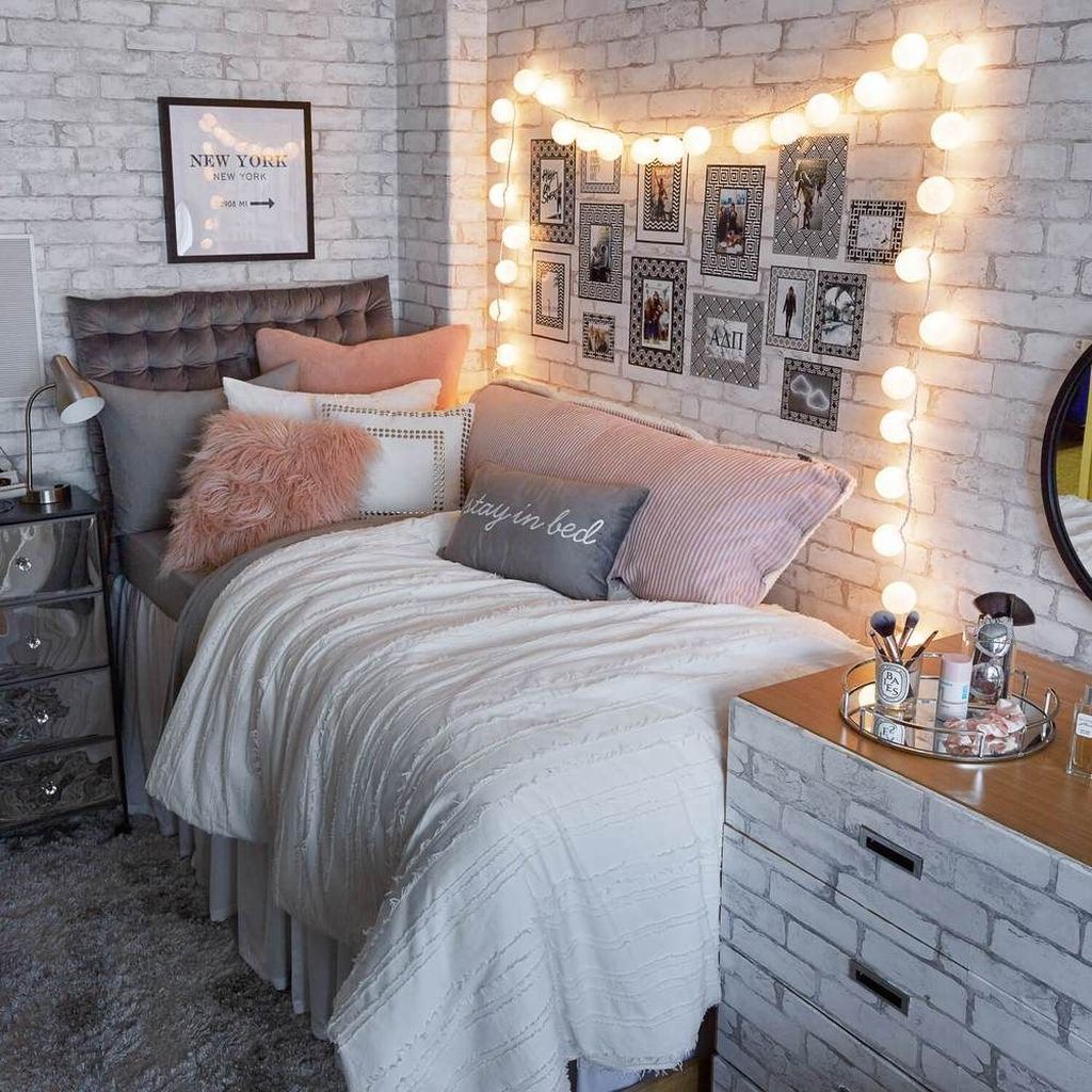 32 Cool Dorm Room Ideas To Maximize Your Space - SWEETYHOMEE