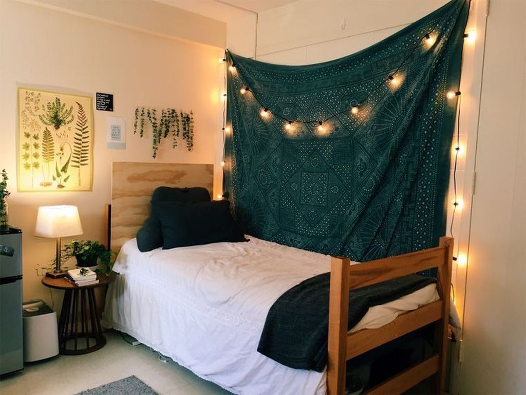 Nice Simple Dorm Room Decor You Should Copy 22