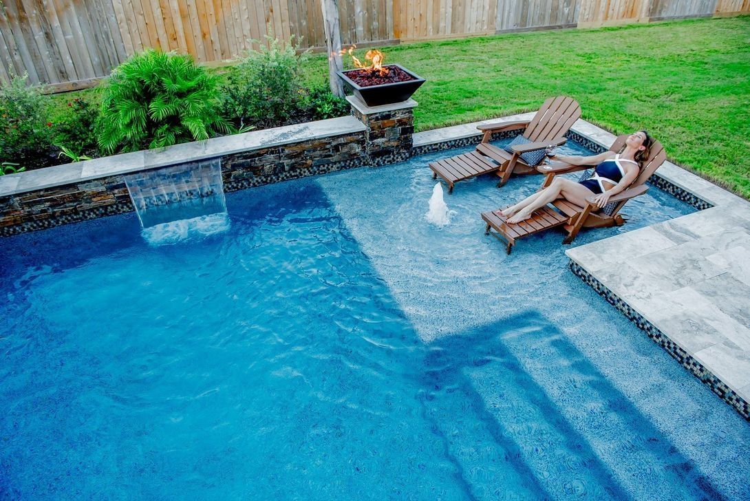 Stunning Backyard Pool Landscaping Ideas 04 