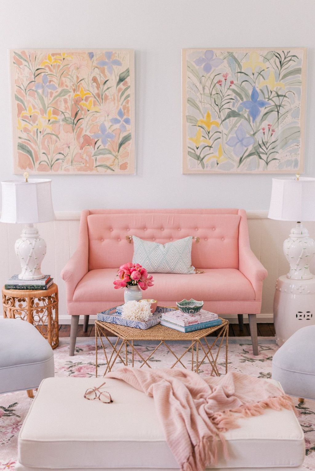 39 Amazing Floral Living Room Decor Ideas That You Will Love - SWEETYHOMEE
