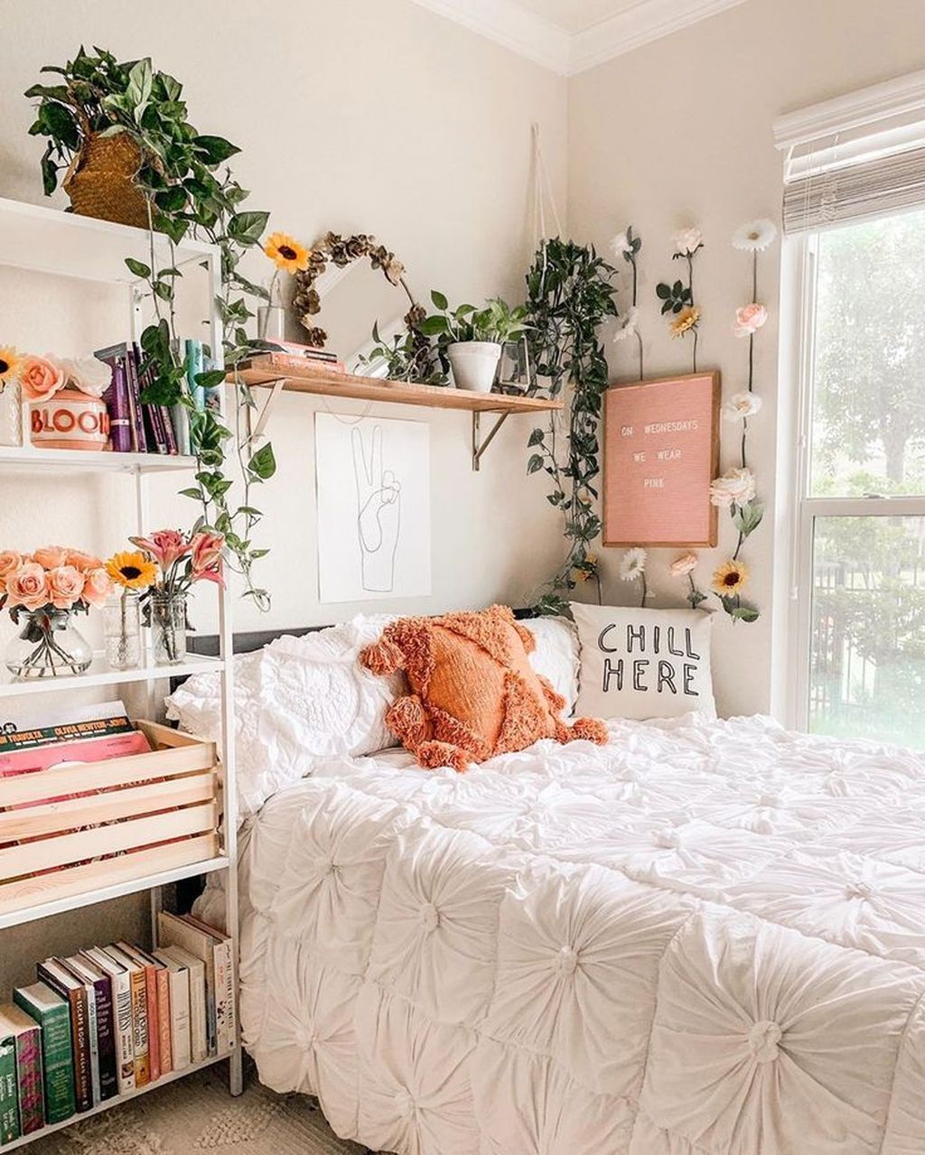 34 Fascinating Summer Bedroom Decor Ideas - SWEETYHOMEE