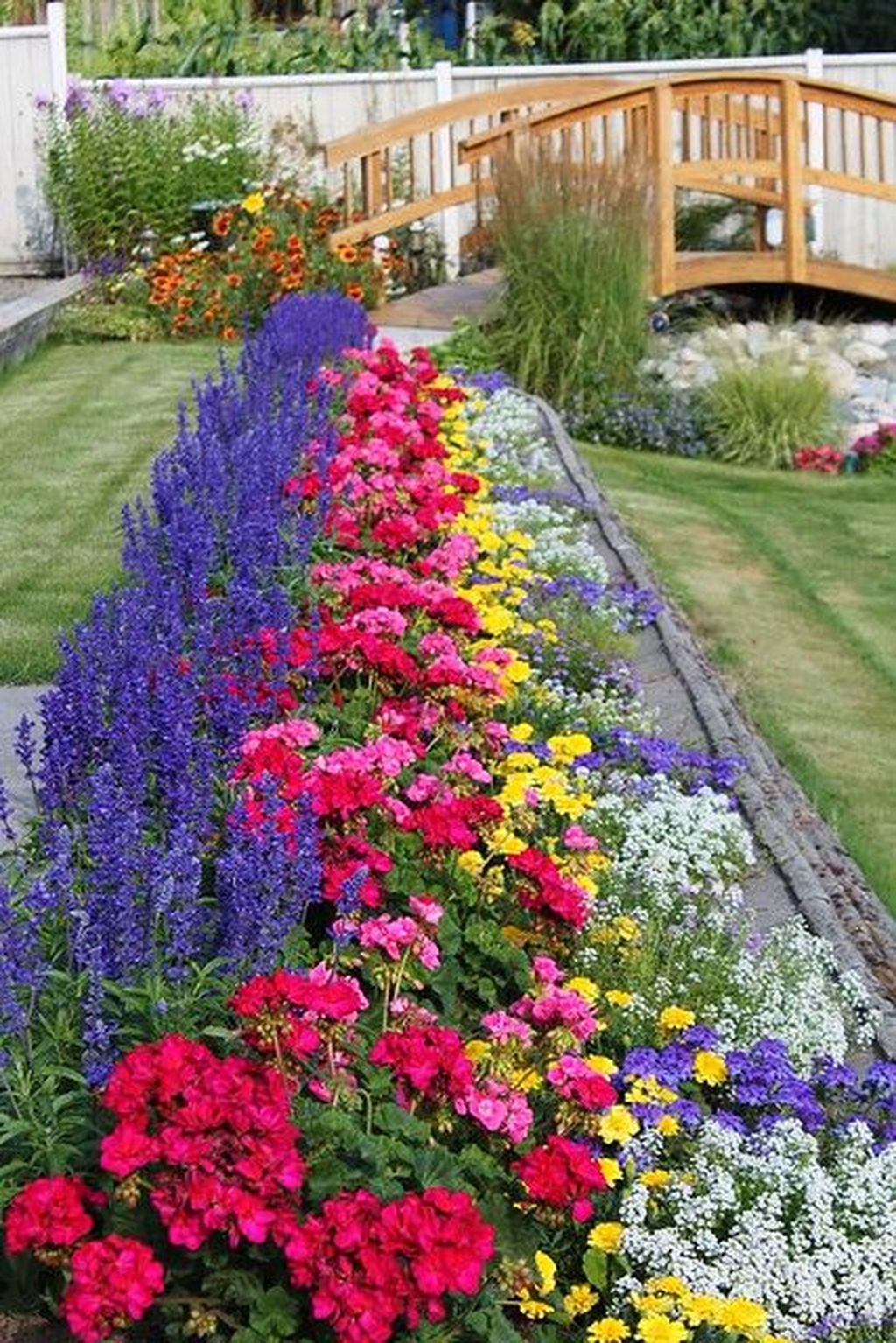 37 Stunning Backyard Flower Garden Ideas You Should Copy Now - SWEETYHOMEE