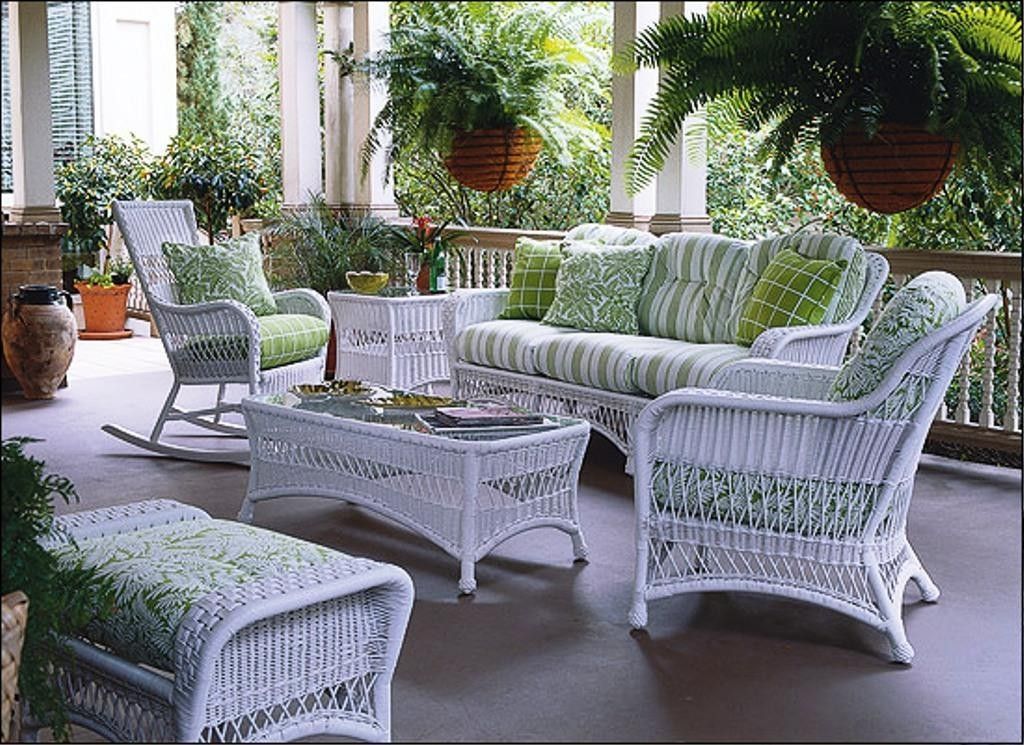 White Wicker Outdoor Furniture